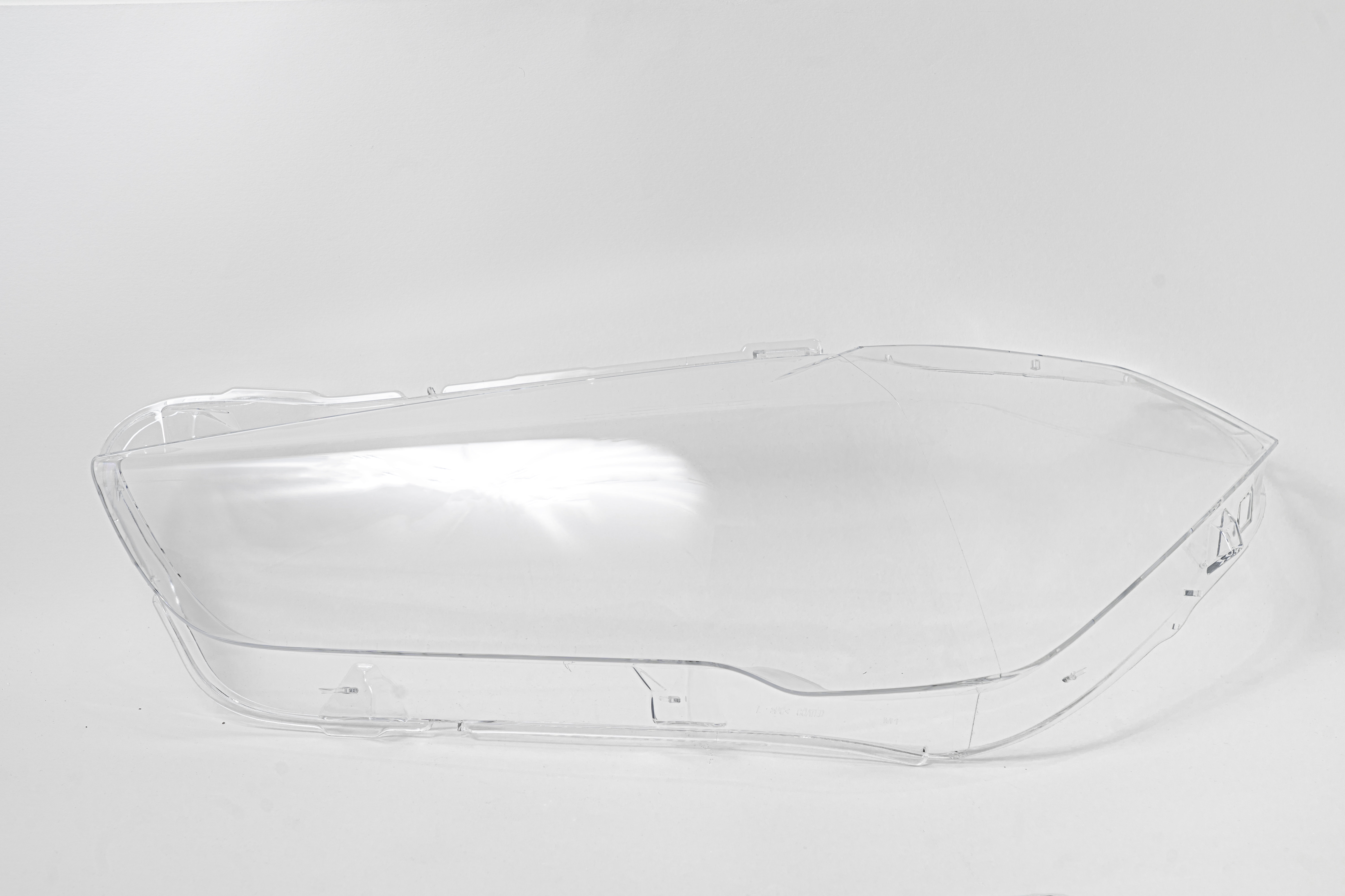 BMW X1 F48 F49 2015–2019 kairės pusės žibinto stiklas - Image 1